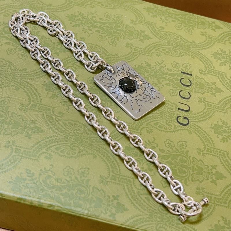 G*u*i necklaces